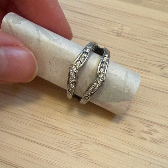 Jewelry - Chic Silver Crystal Women's Ring